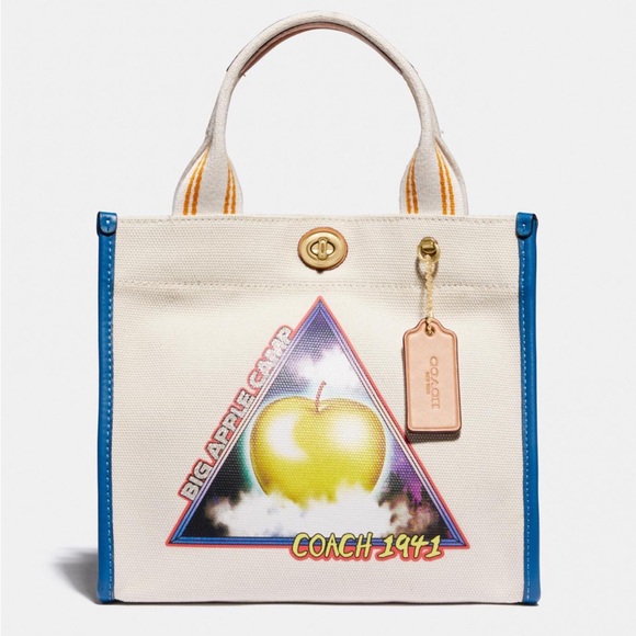 New Coach Tote 22 With Sci-Fi Big Apple Camp Print Chalk - Picture 5 of 7